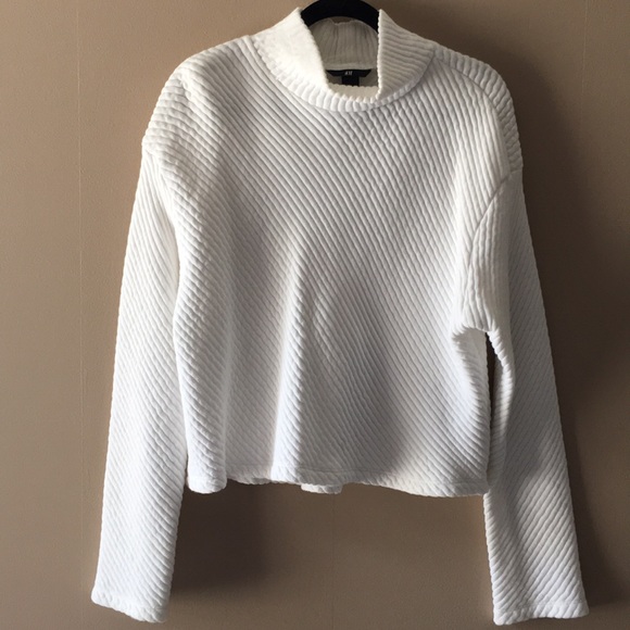 H&M Tops - H&M Quilted Top